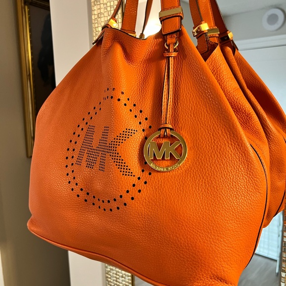 ORANGE RAW LEATHER SHOULDER BAG BY MICHAEL KORS…...
